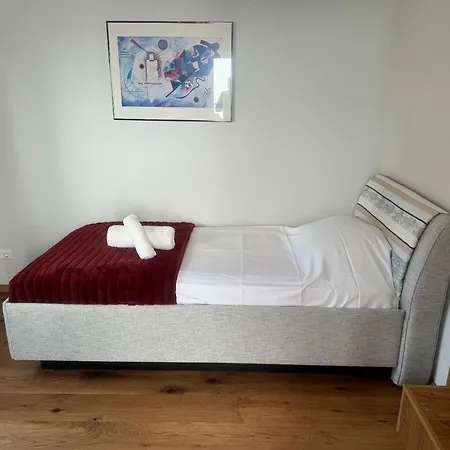 Lovely Villa Monte Close To Cologne With Three Bedrooms And One Bathroom Frechen Exterior photo