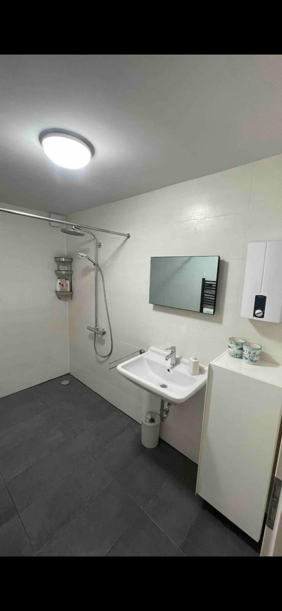 Lovely Monte Close To Cologne With Three Bedrooms And One Bathroom *