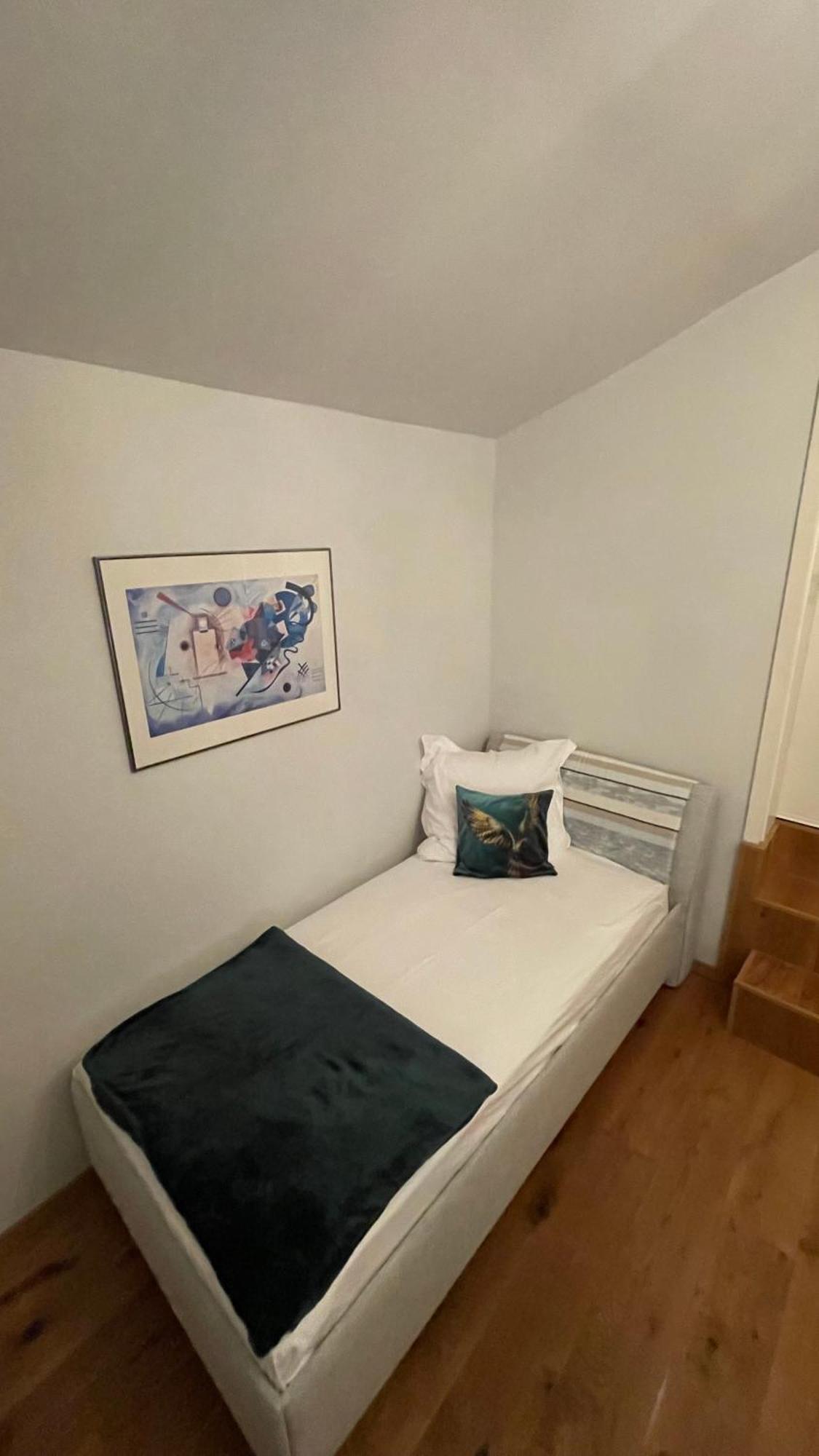 Apartment Lovely Monte Close To Cologne With Three Bedrooms And One Bathroom *