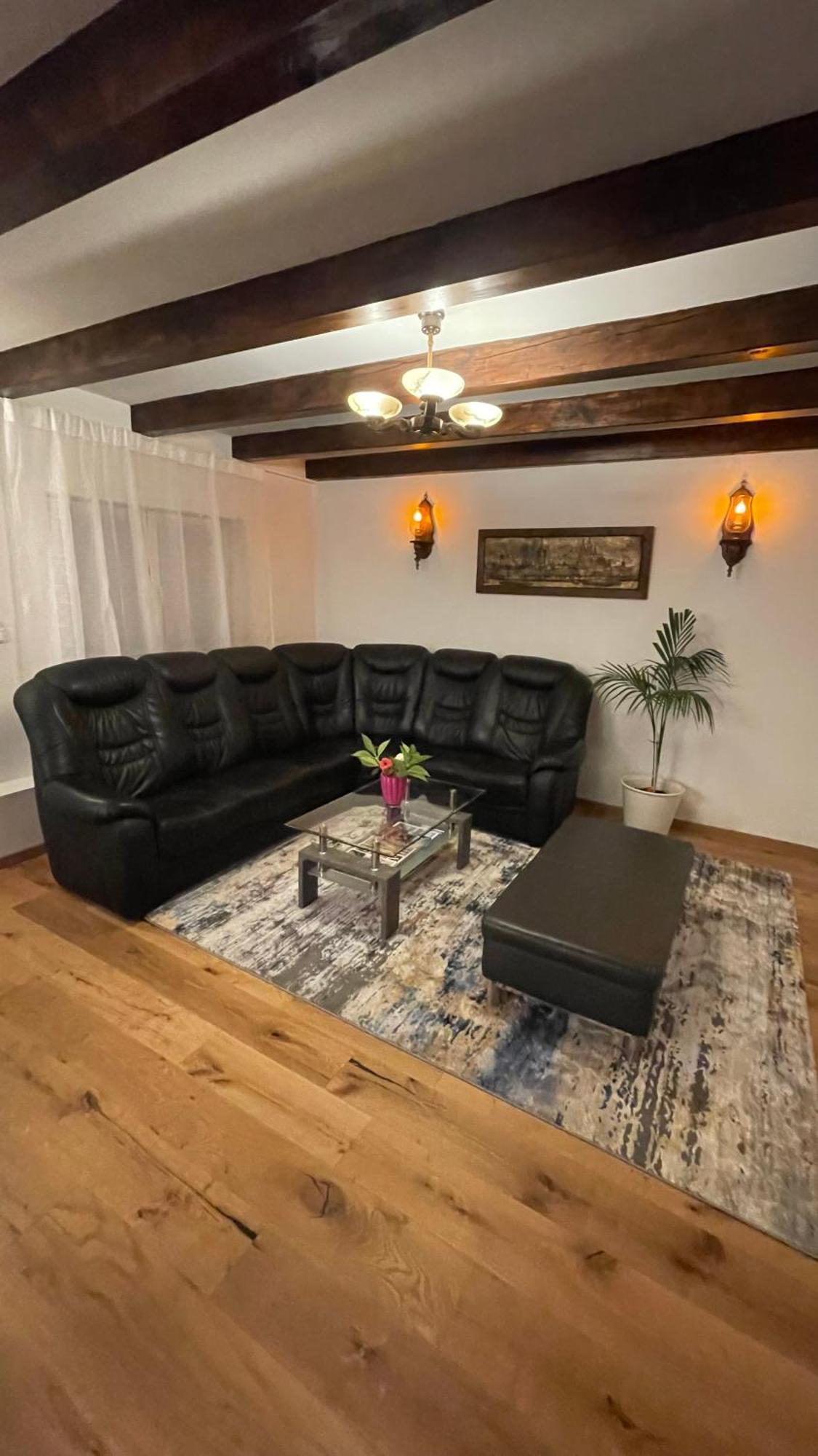 Lovely Monte Close To Cologne With Three Bedrooms And One Bathroom Apartment