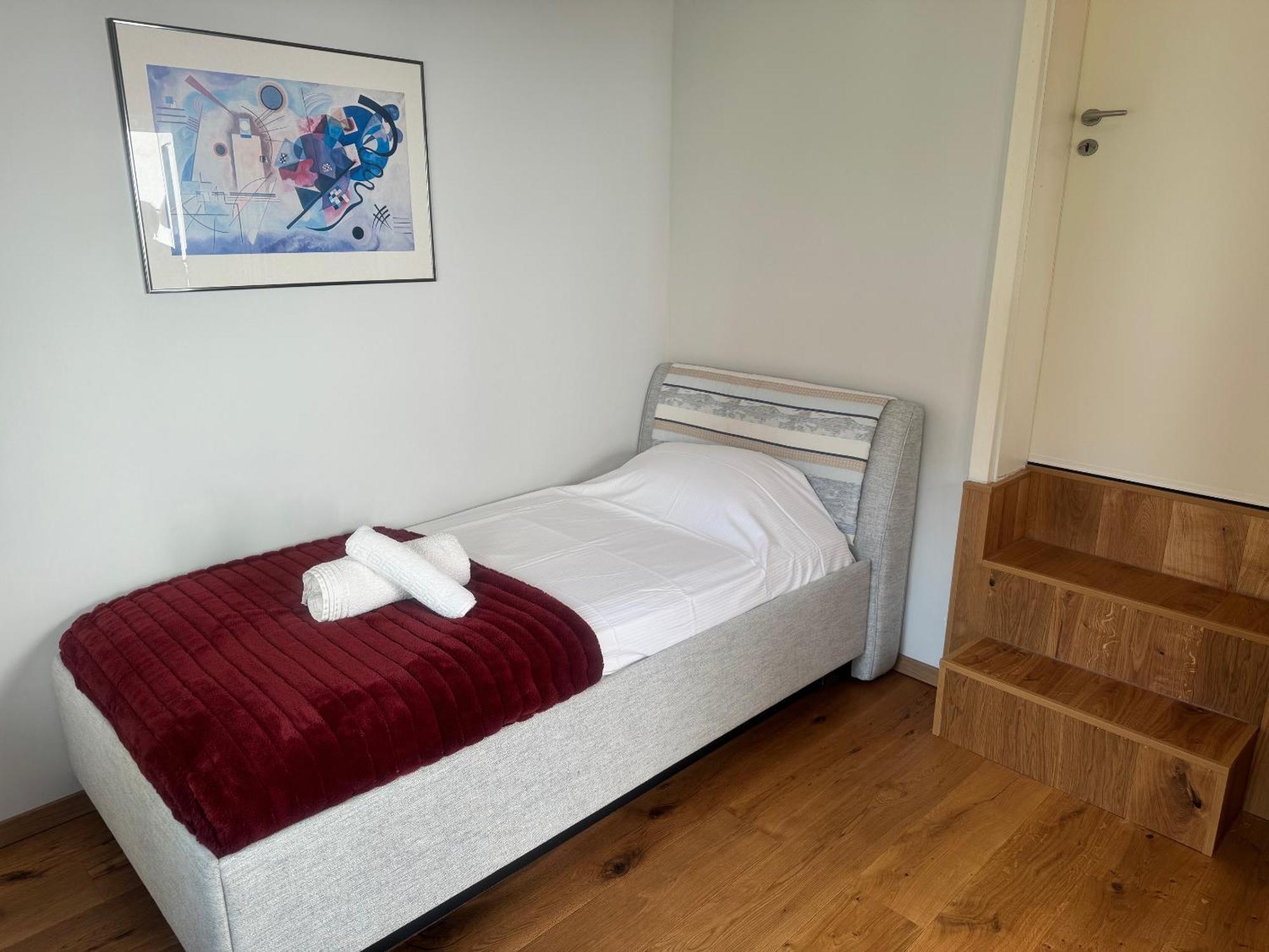 Lovely Monte Close To Cologne With Three Bedrooms And One Bathroom Frechen