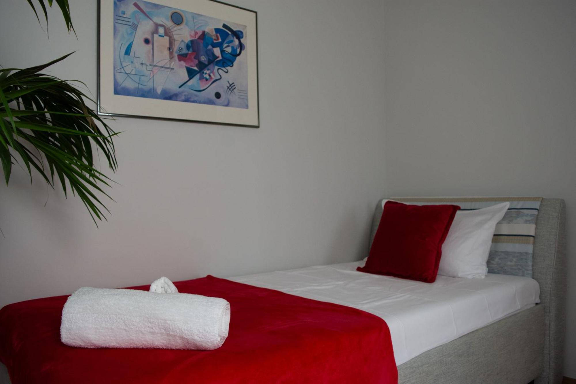 Apartment Lovely Monte Close To Cologne With Three Bedrooms And One Bathroom *