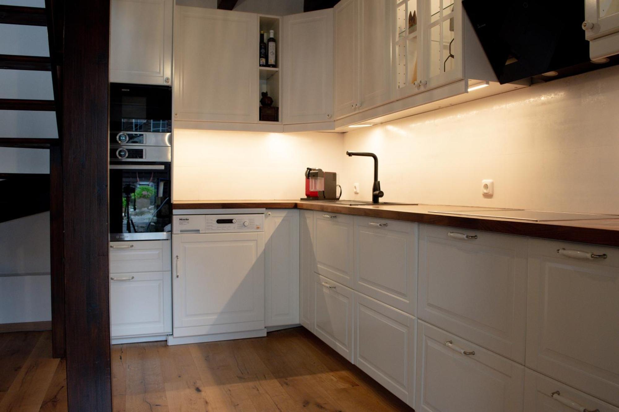 Lovely Monte Close To Cologne With Three Bedrooms And One Bathroom Apartment *