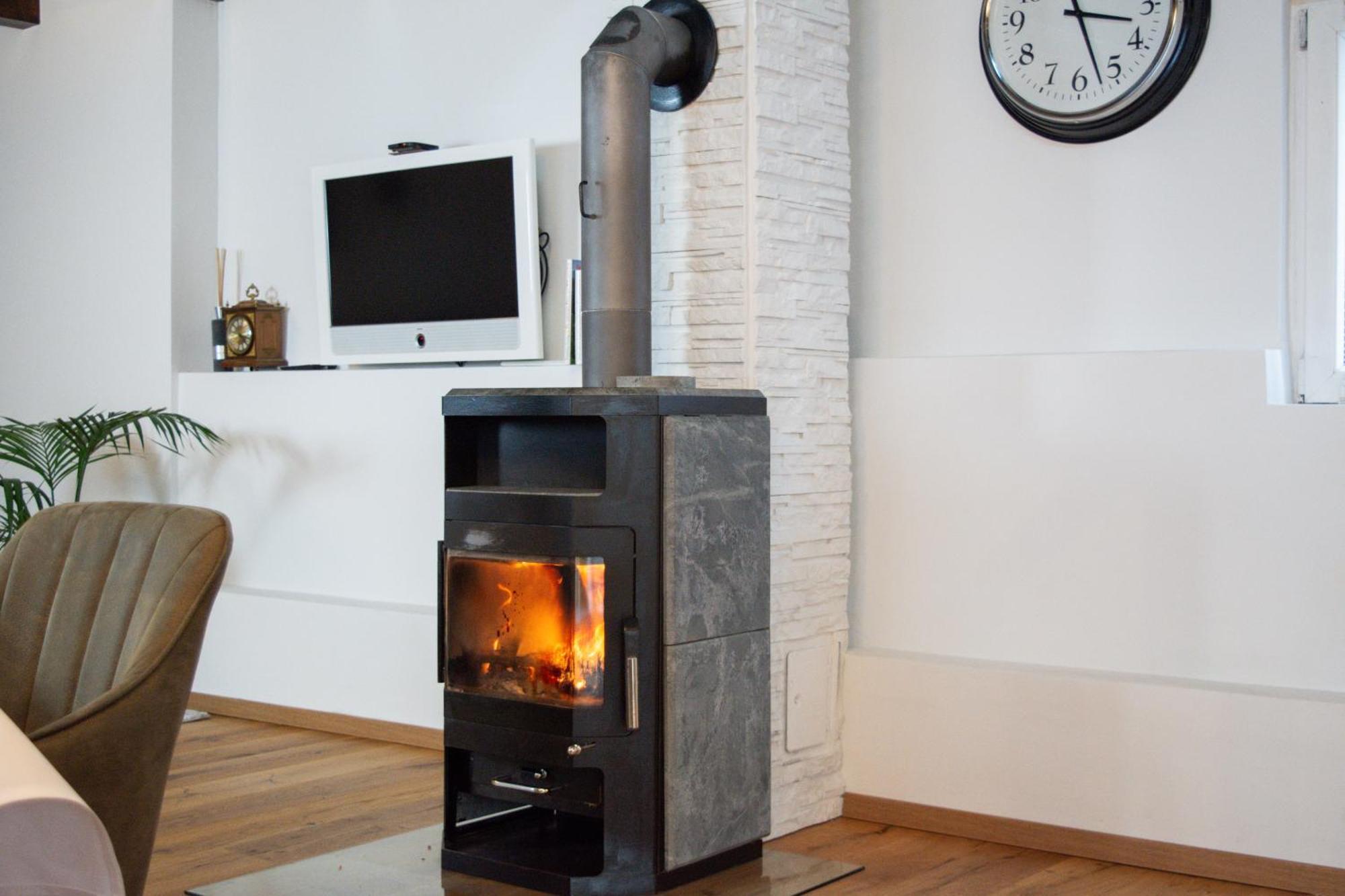 Lovely Monte Close To Cologne With Three Bedrooms And One Bathroom Frechen