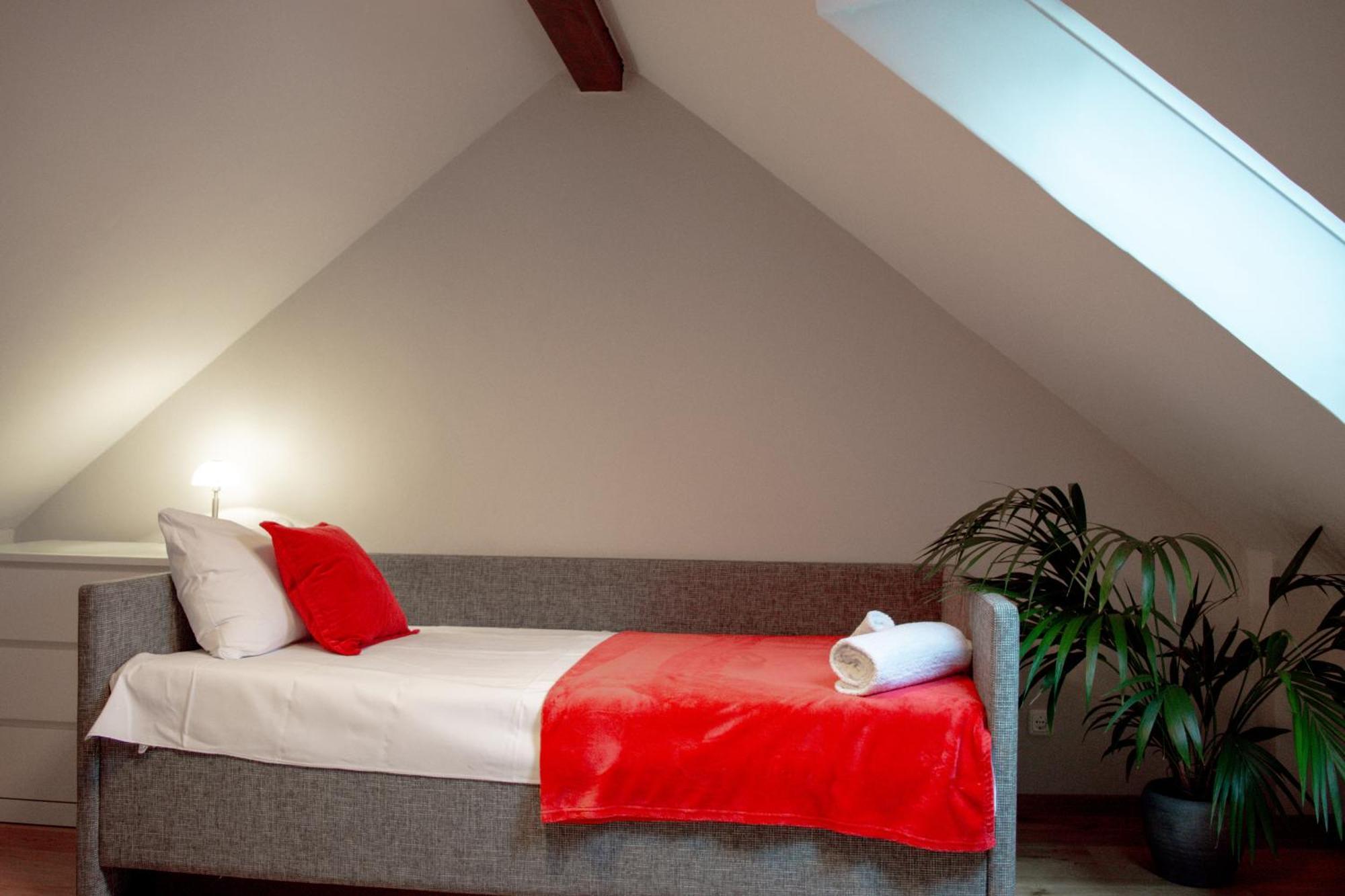 Lovely Monte Close To Cologne With Three Bedrooms And One Bathroom Apartment