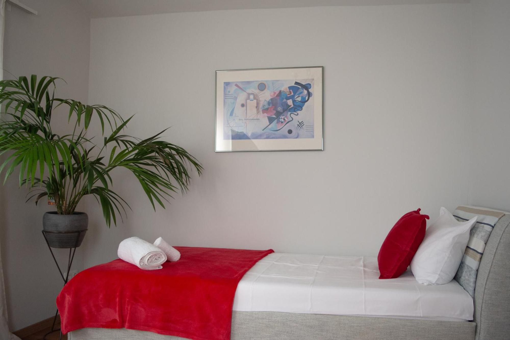 Lovely Monte Close To Cologne With Three Bedrooms And One Bathroom Frechen