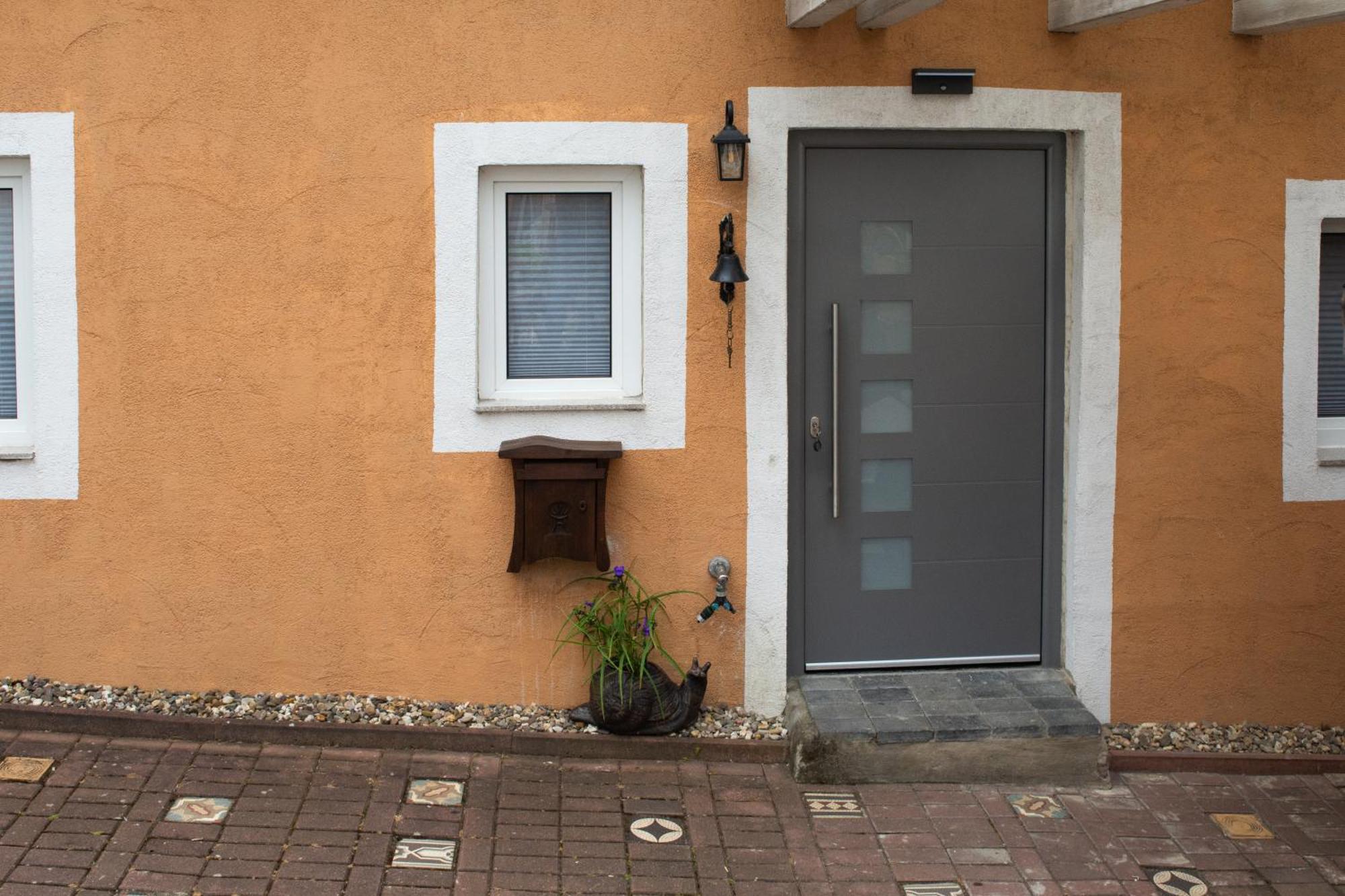 Lovely Monte Close To Cologne With Three Bedrooms And One Bathroom
