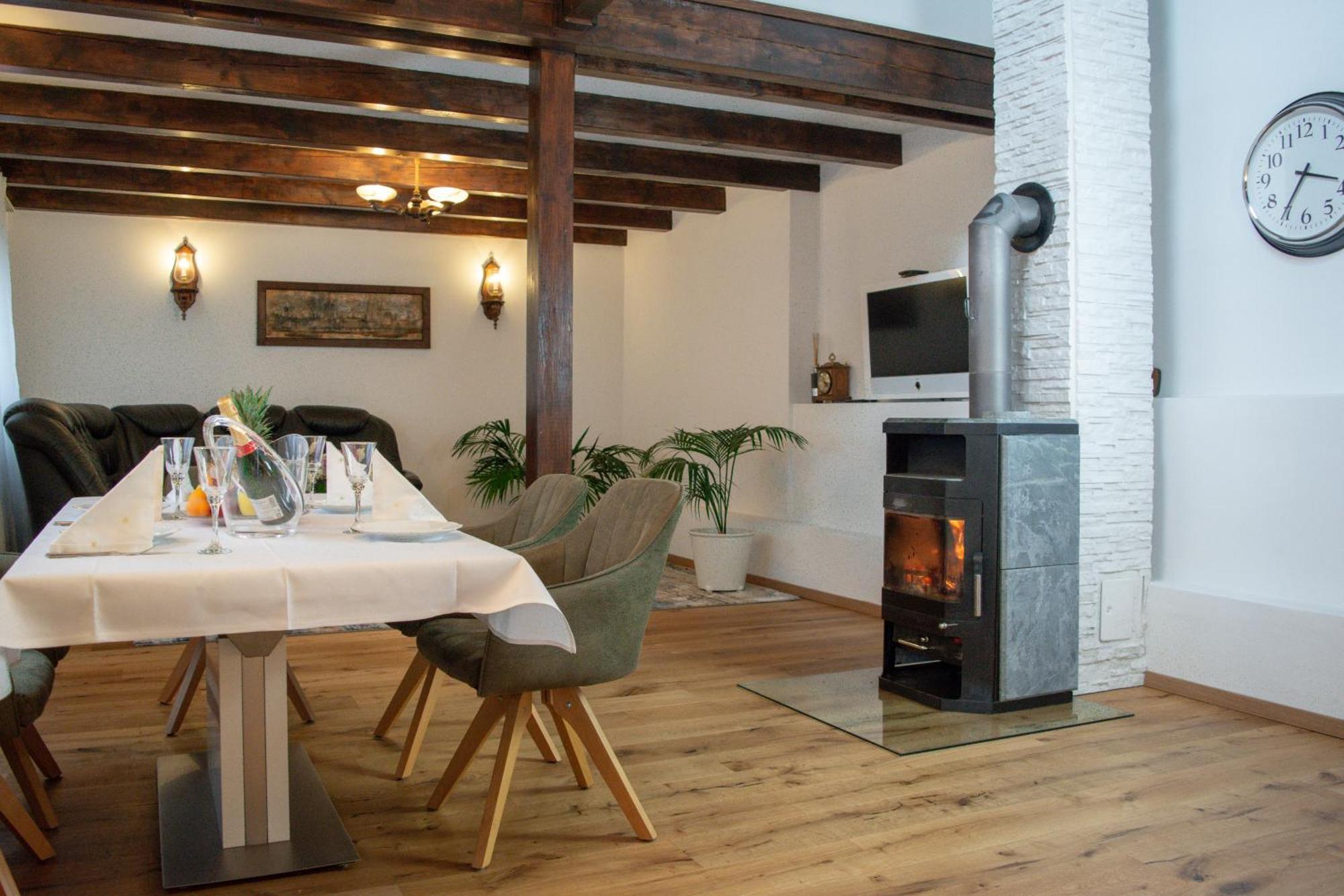 Lovely Monte Close To Cologne With Three Bedrooms And One Bathroom Frechen
