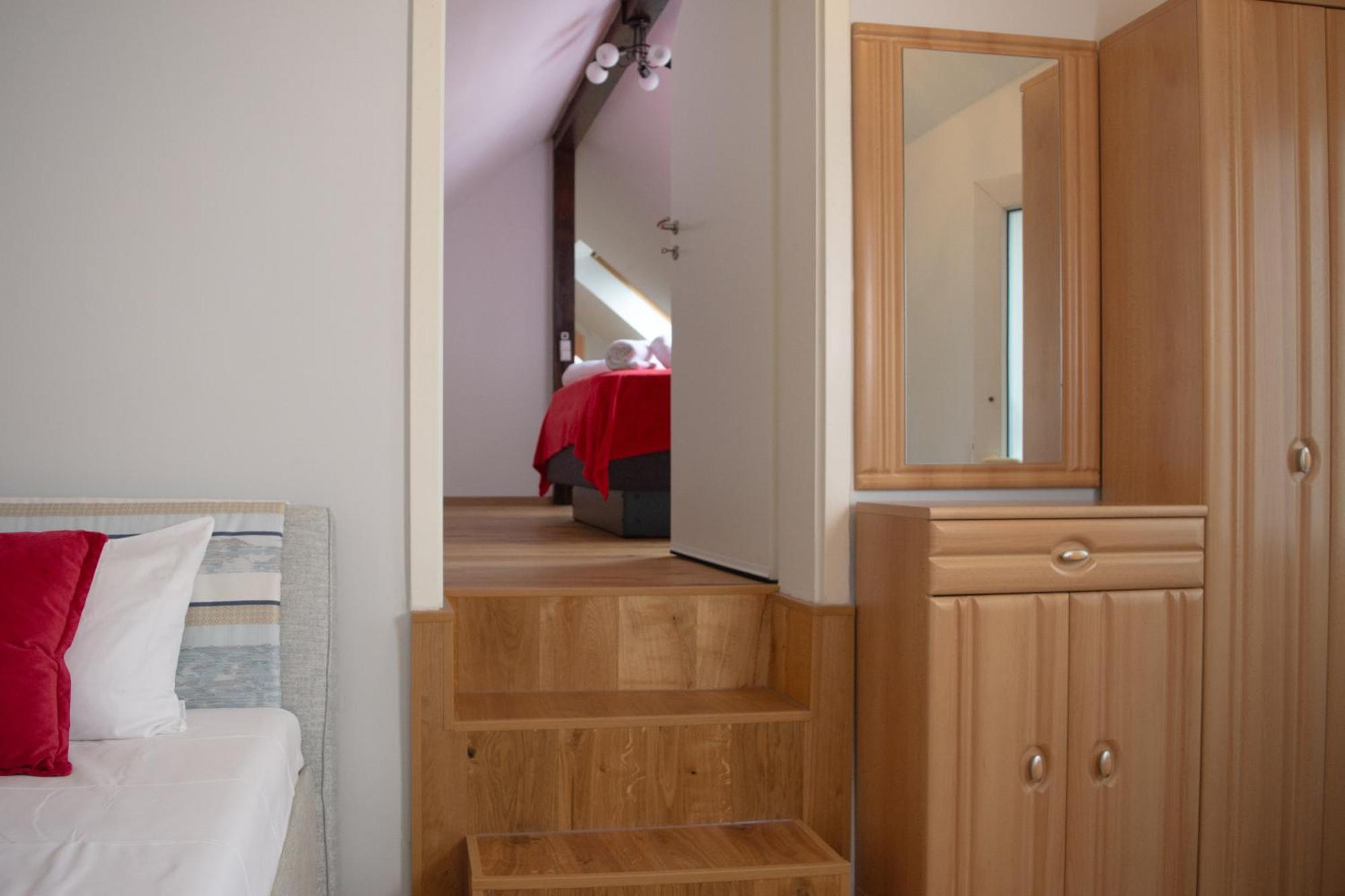 Lovely Monte Close To Cologne With Three Bedrooms And One Bathroom Apartment Frechen