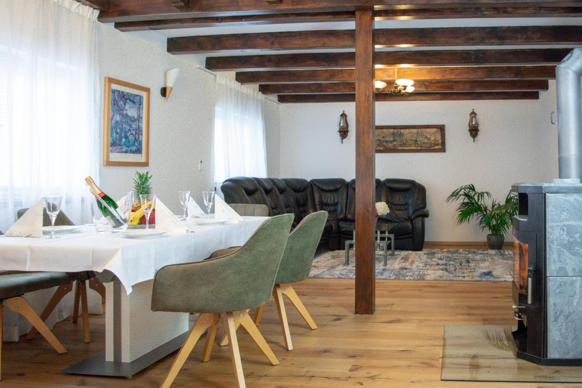 Apartment Lovely Monte Close To Cologne With Three Bedrooms And One Bathroom Frechen