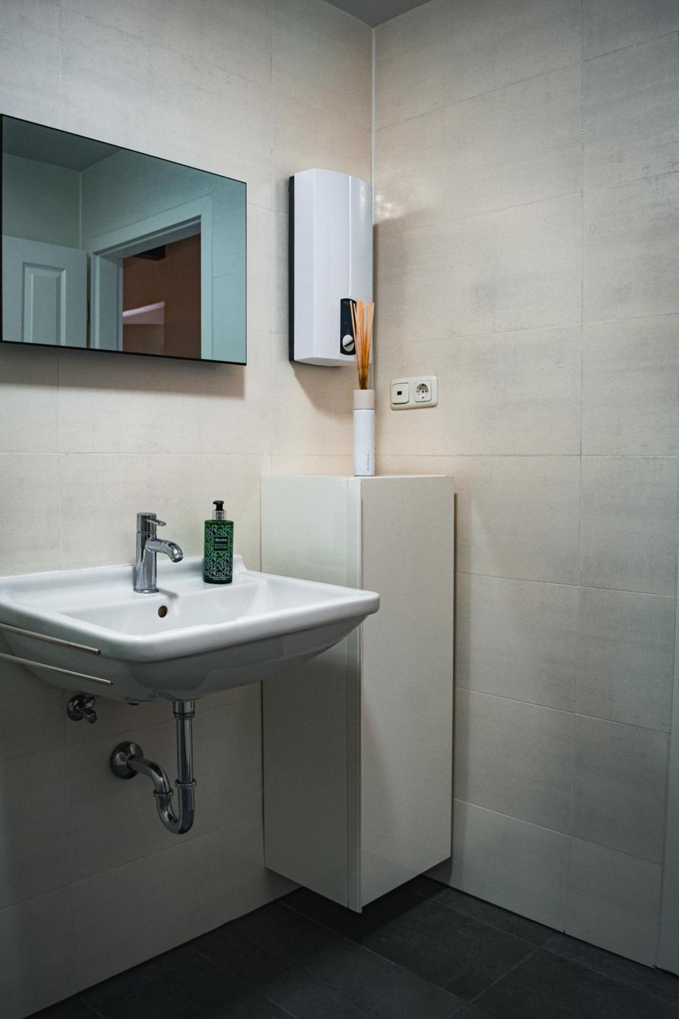 Apartment Lovely Monte Close To Cologne With Three Bedrooms And One Bathroom *