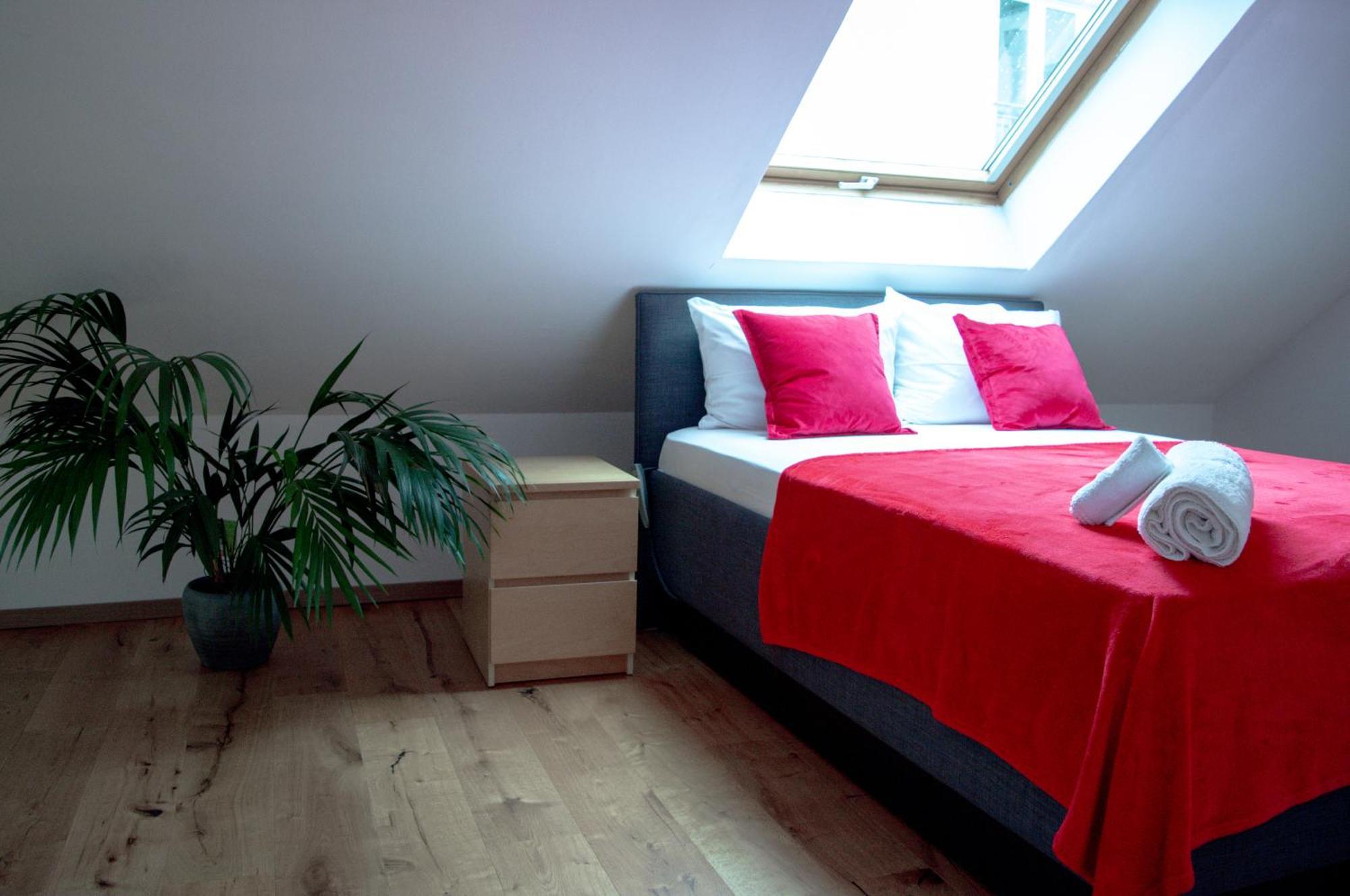 Lovely Monte Close To Cologne With Three Bedrooms And One Bathroom *